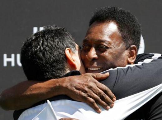 马拉多纳退役后回到那不勒斯,马拉多纳走出半生