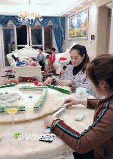 搞笑gif开心一刻我受了太多的委屈,开心一刻搞笑gif图