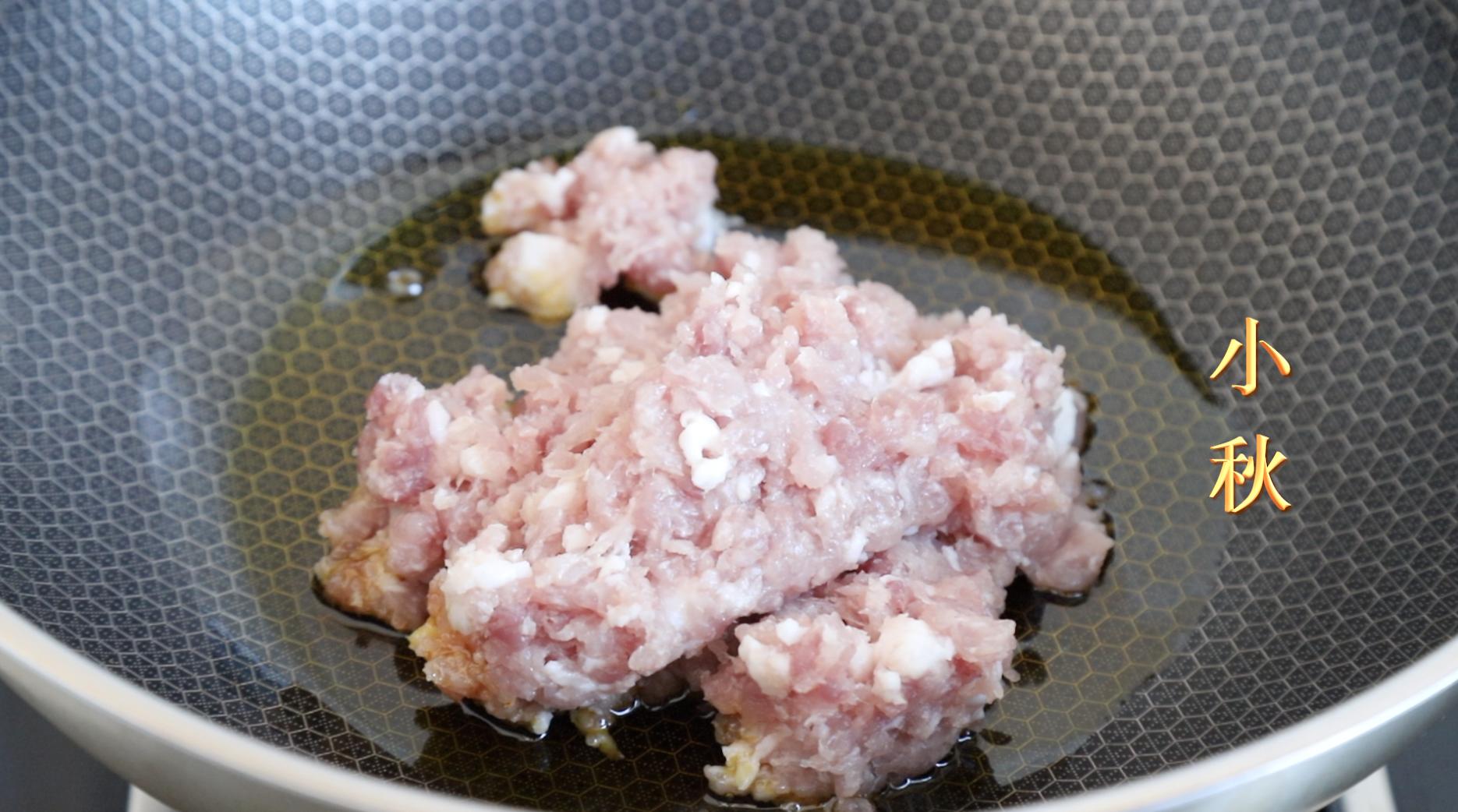 家里剩些饺子皮可以做什么美食呢,吃剩的饺子皮这样做很好吃哦