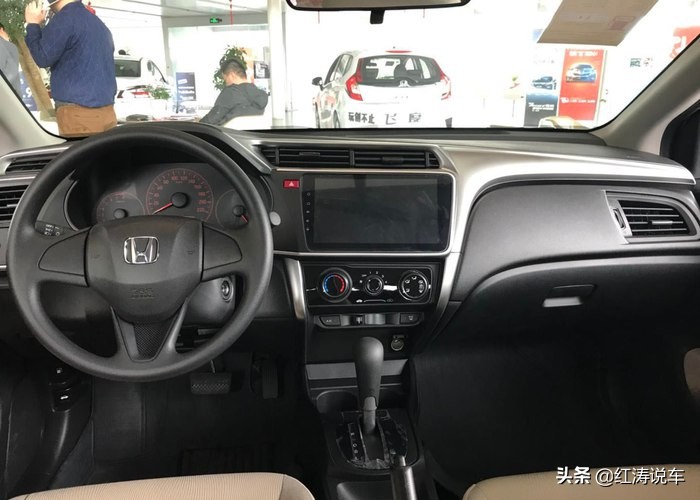 7万多元起的本田锋范适合家用吗？网友：1.5L动力充沛，空间很大