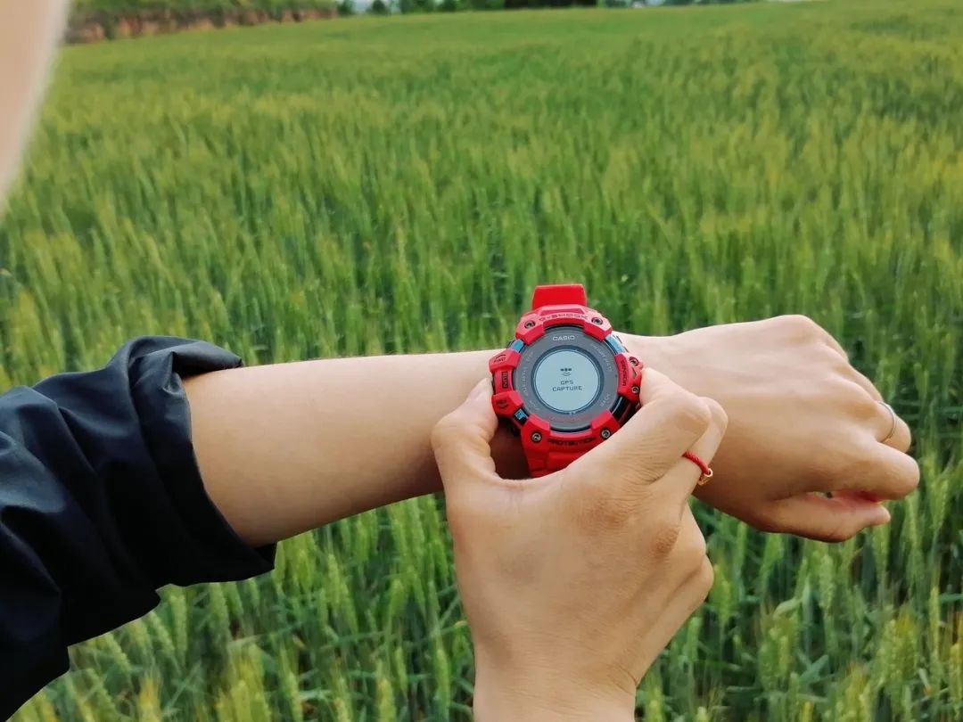 卡西欧gbd-h1000gps功能,卡西欧gbd-h1000有六局电波吗