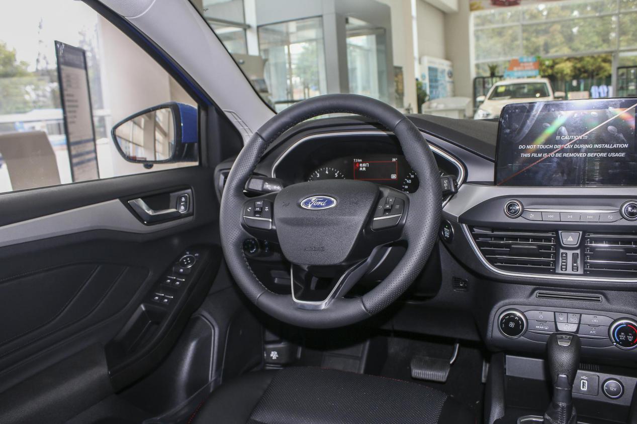 福克斯两厢三缸发动机怎么样,福克斯两厢1.0t三缸值不值得购买