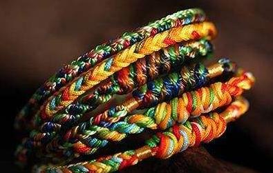 长命锁是自古以来的吉祥物,长命锁作为饰品点缀