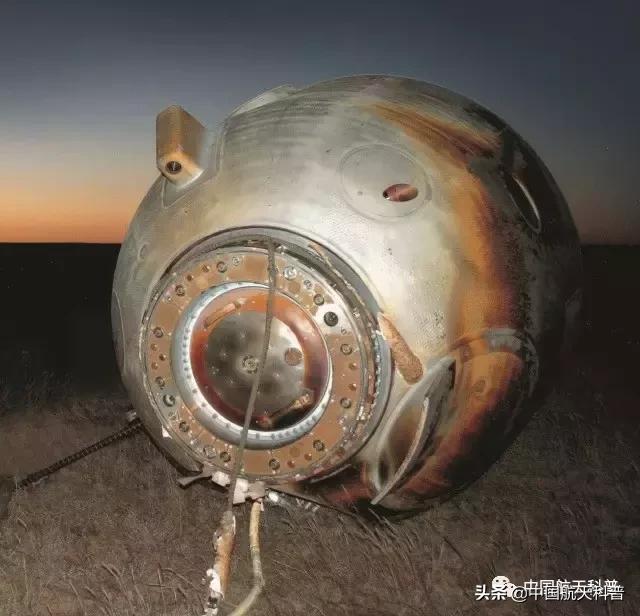 飞船进入大气层的哪一层会燃烧,飞船出大气层就不会燃烧了吗