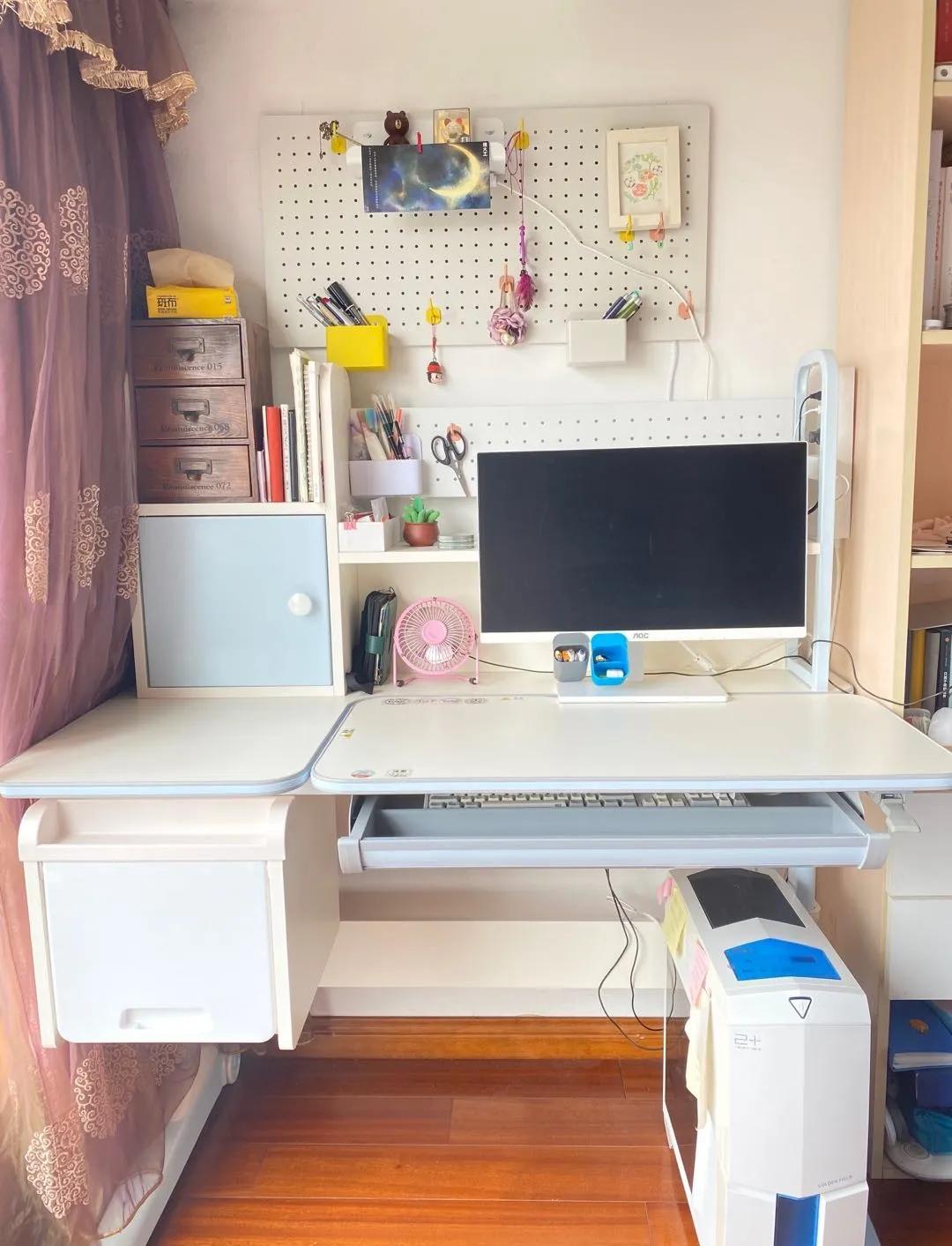 给孩子买学习桌好还是普通书桌好,儿童书桌要不要买学校同款