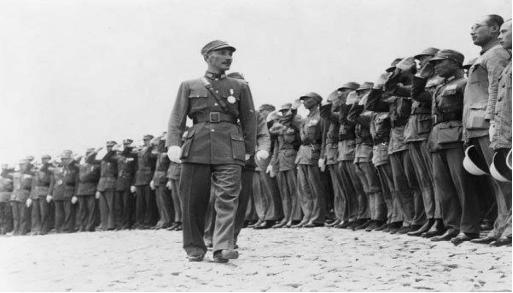 39年，一位德国女郎在行军中长满虱子，自豪道：我现在属于中国人