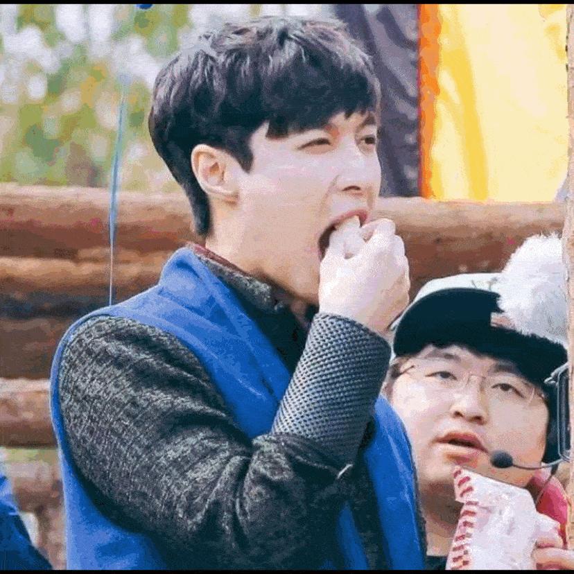 轩妈蛋黄酥李佳琦卖了多少,轩妈蛋黄酥李佳琦直播间卖多少钱