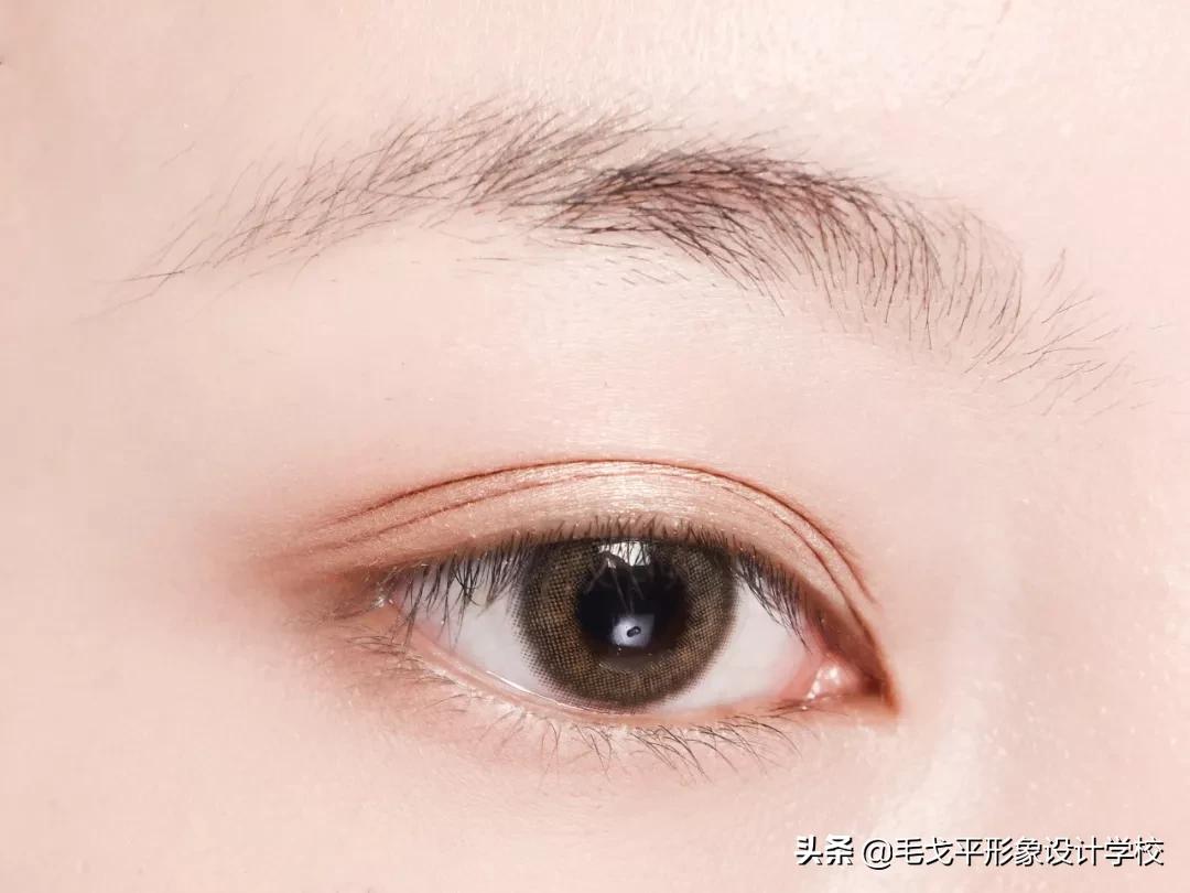 日常眼妆这样画自然清爽更耐看,日常眼妆小技巧三步轻松搞定眼妆
