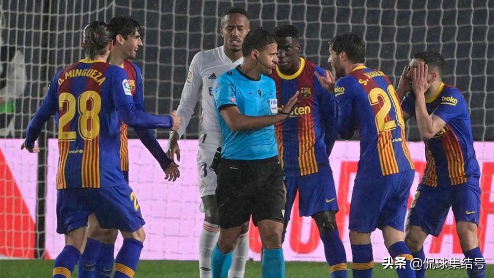 拉莫斯被红牌罚下去找裁判理论,这是啥逻辑