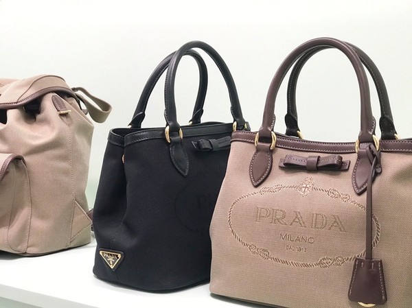 prada香港特卖,prada最新秀