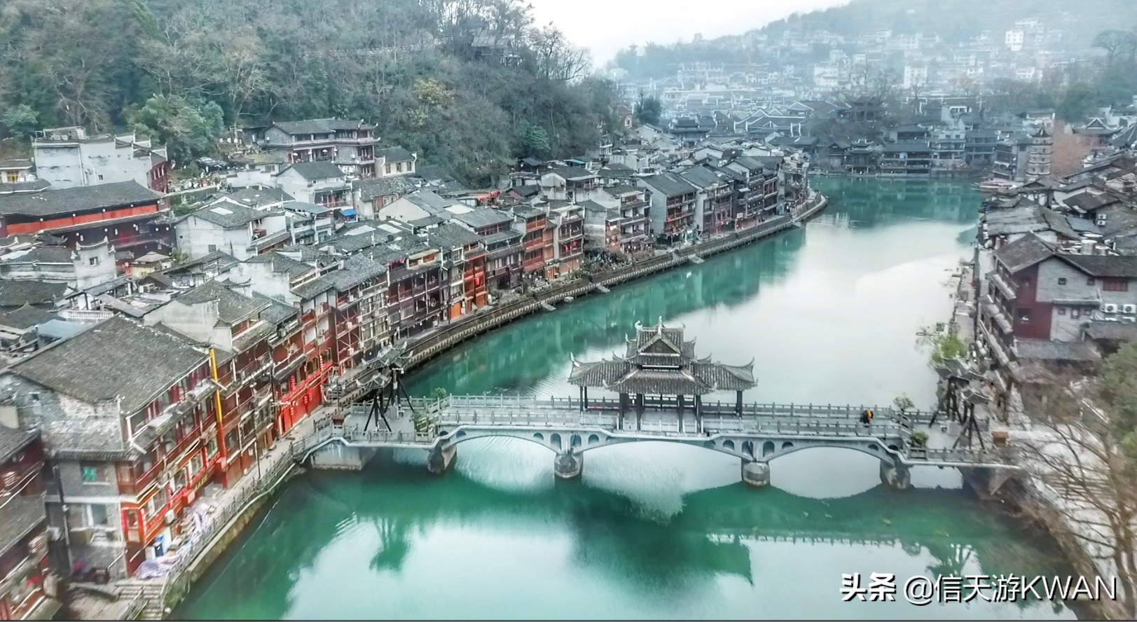 沱江之畔的美丽边城,凤凰县沱江镇凤凰古城