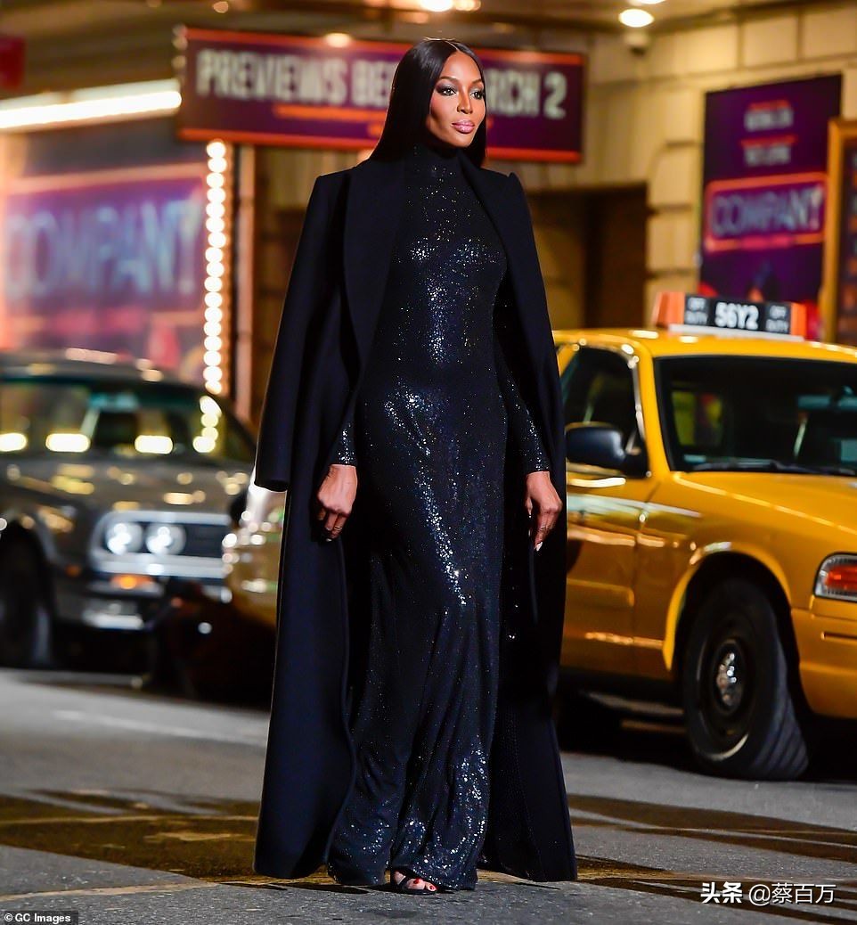 贝拉哈迪德伊莲娜走秀,伊莲娜贝拉三人走秀