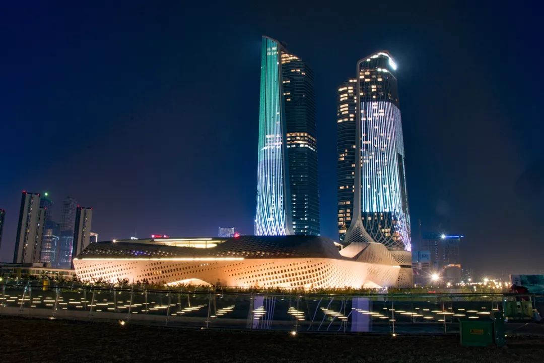 中国世界级超大型国际机场,中国建造超大型机场