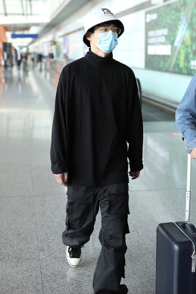 刘昊然身材修长,刘昊然净身高有185吗