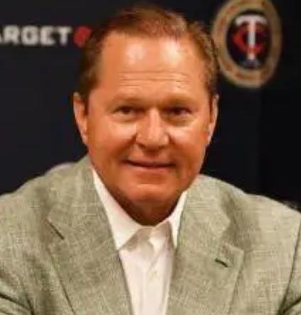 运动场里藏着21世纪最精明的商人