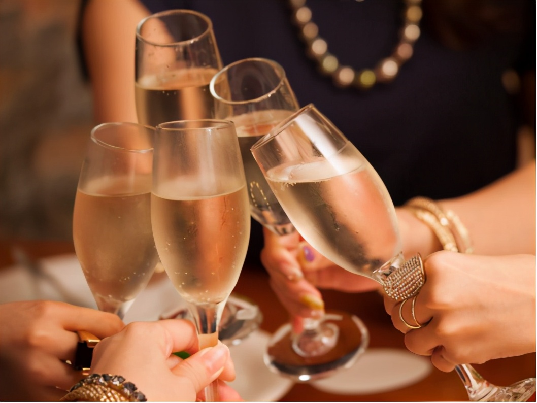 适合新手入门的葡萄酒种类,常见葡萄酒的分类方式有几种品种