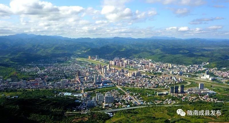 我叫成县，这是我2019年的自拍照~