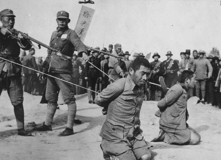 杀害刘胡兰凶手张全宝，拔掉胡子藏身地窖，抽烟暴露行踪被捕处决