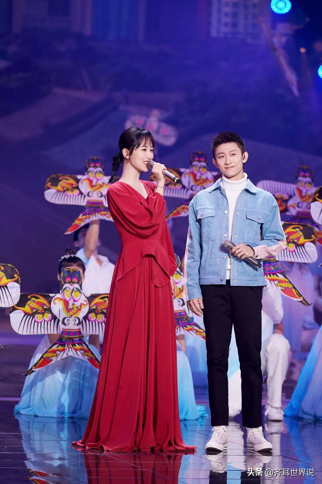 张一山在机场看杨紫的眼神,张一山对杨紫的承诺