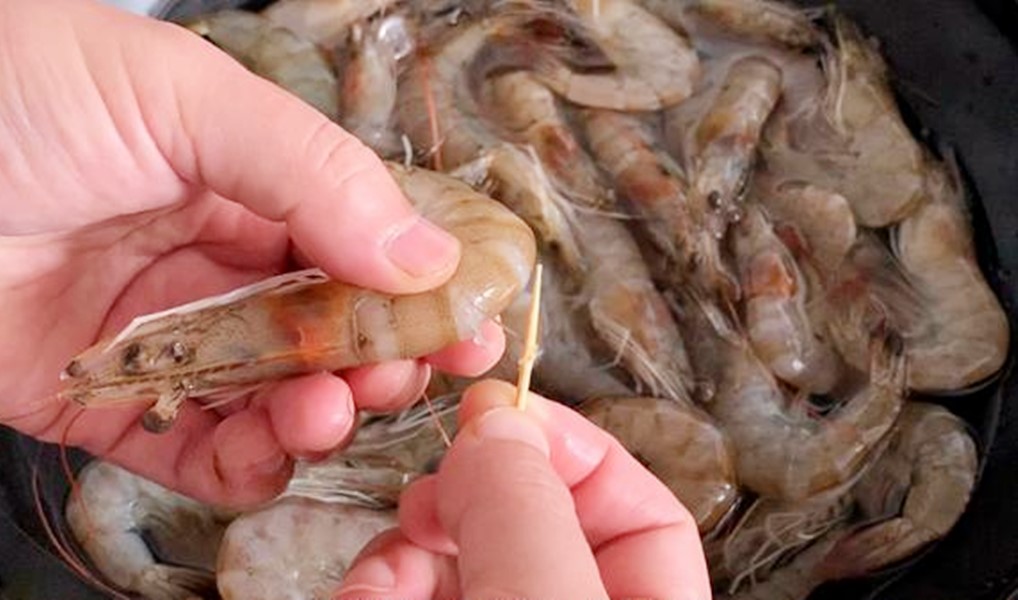 煮大虾是冷水还是热水,煮大虾花椒冷水下锅还是热水下锅