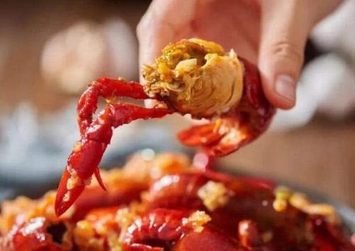 小龙虾头里是虾黄还是屎,小龙虾的头里面是黄还是屎