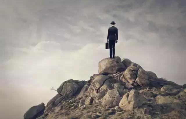 邯郸一男子有5套房,一男子不上班在家啃老