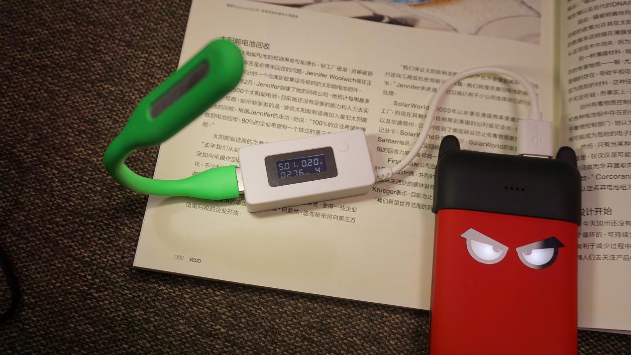 支持快充，能带上飞机，萌趣小魔兽充电宝上手体验