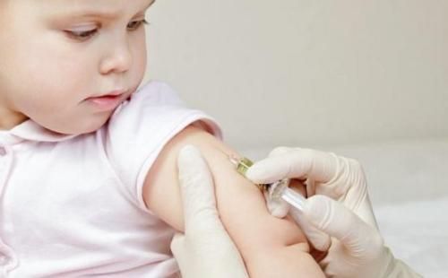 百白破疫苗发烧能洗澡吗,宝宝打了13价疫苗后多久可以洗澡