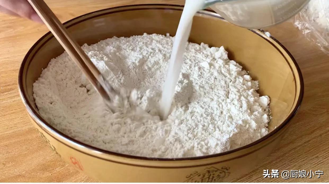 发面蓬松软面和法,冬天发面太慢发面技巧