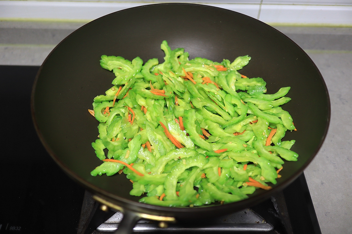 苦瓜的做法大全简单又好吃,苦瓜的家常做法简单好吃