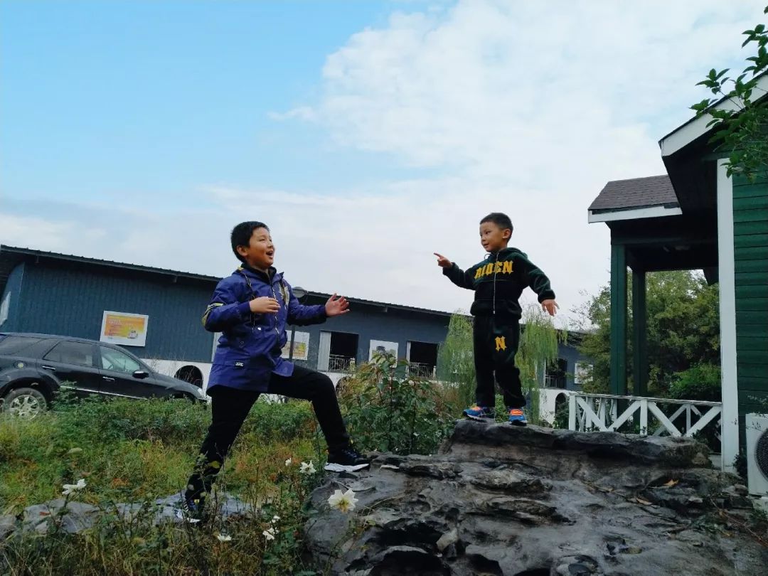 姝︽眽鑻变鸡灏忓眿,姝︽眽鏈夊効绔ヨ鏂界殑鎴胯溅钀ュ湴