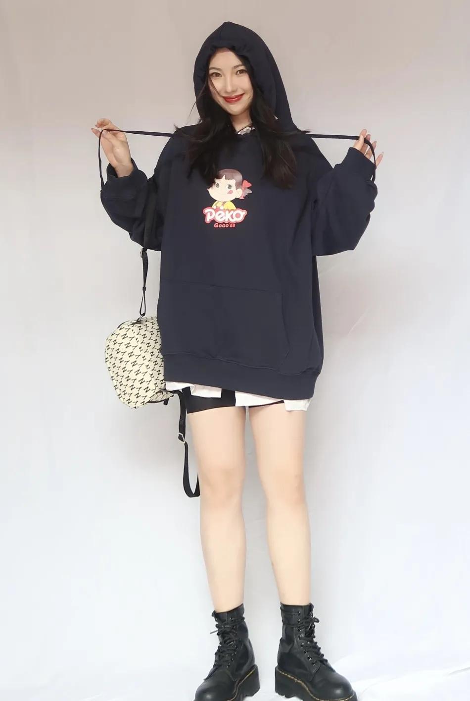 牛仔衬衫叠穿哪种款式和颜色适合,灰色衬衫怎么搭配出高级感叠穿