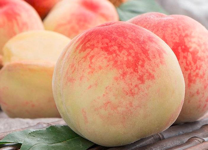 水蜜桃挑选全攻略让甜蜜满溢一夏,什么品种的水蜜桃最甜最好吃