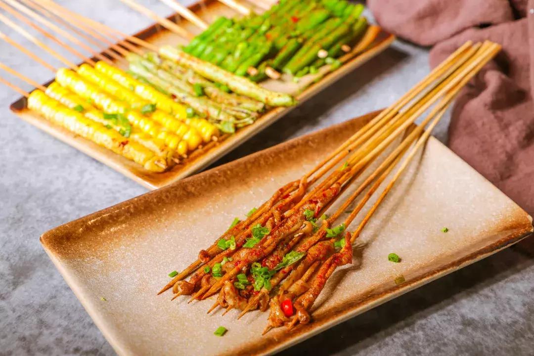 Wow~穿红衣就免单117！这家店到底什么来头！