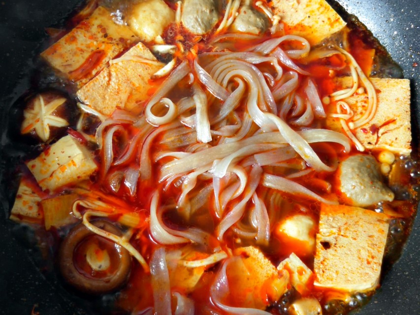 麻辣烫自己在家做干净又卫生,在家自己做麻辣烫火锅的家常做法