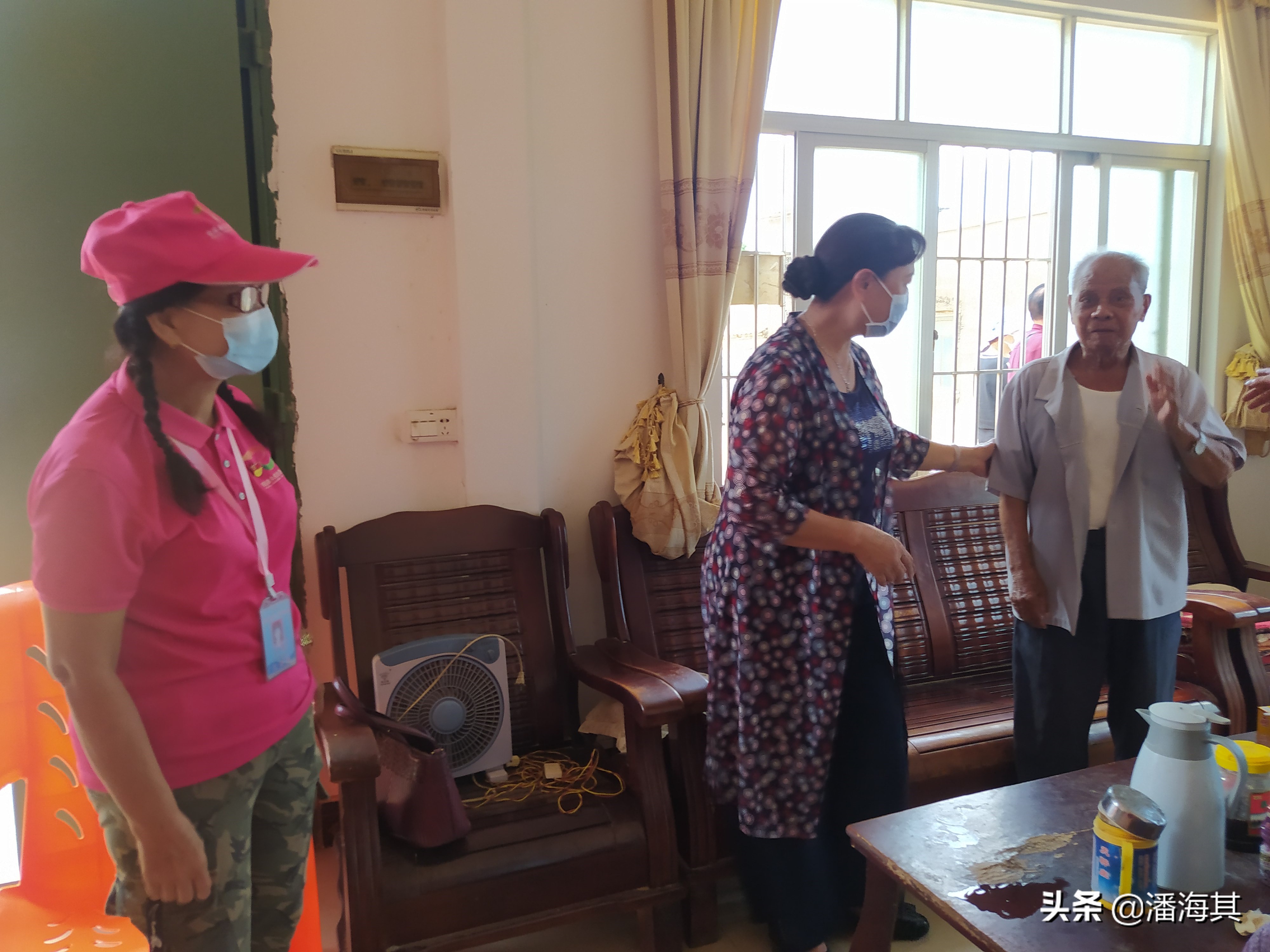 遂溪县众成志愿者协会参加“学*党**史感*党**恩办实事”慰问活动