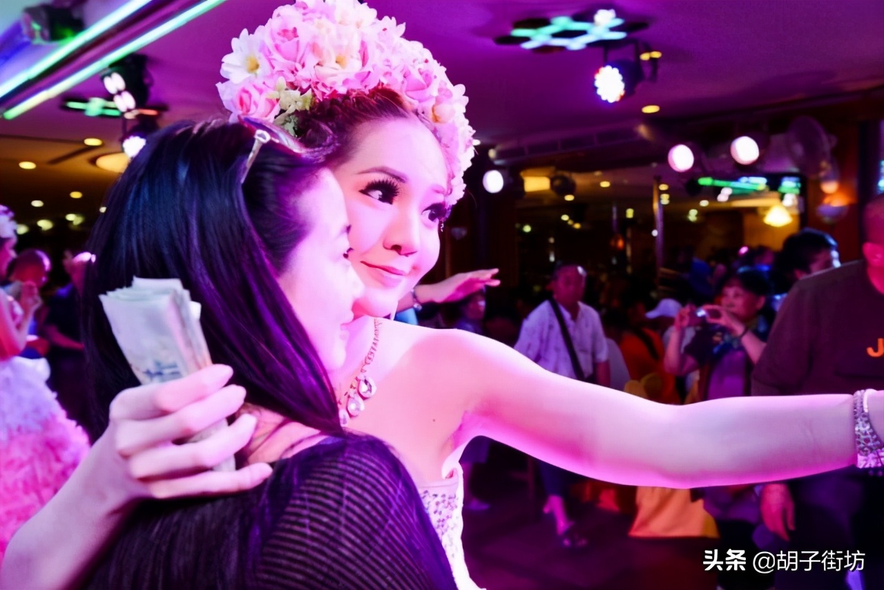 直击泰国“人妖”晚年生活，没有风光无限，生活只剩心酸