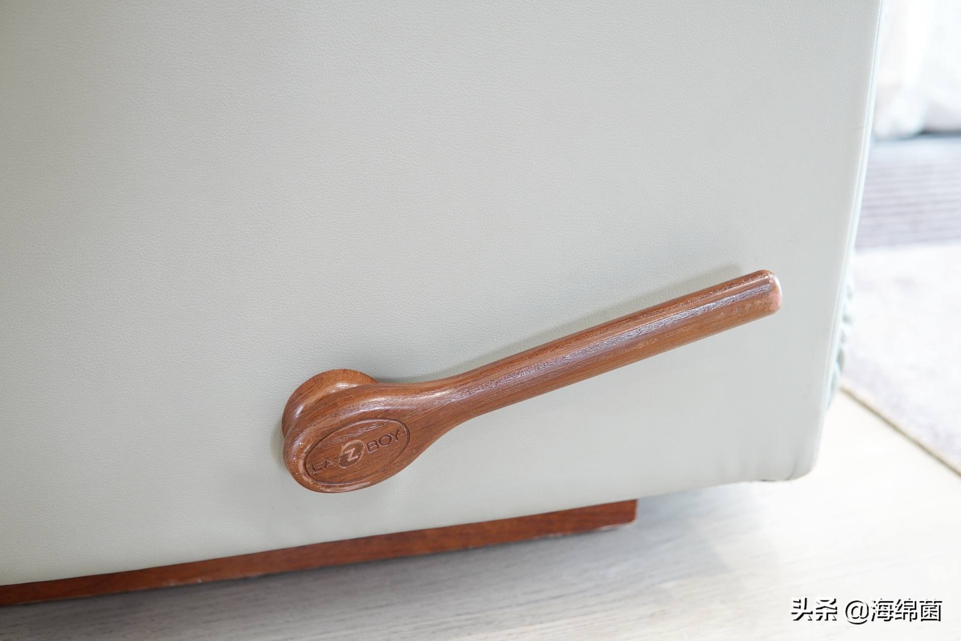 休闲阳台升级,好坐感才是王道:LAZBOY乐至宝功能沙发躺平体验