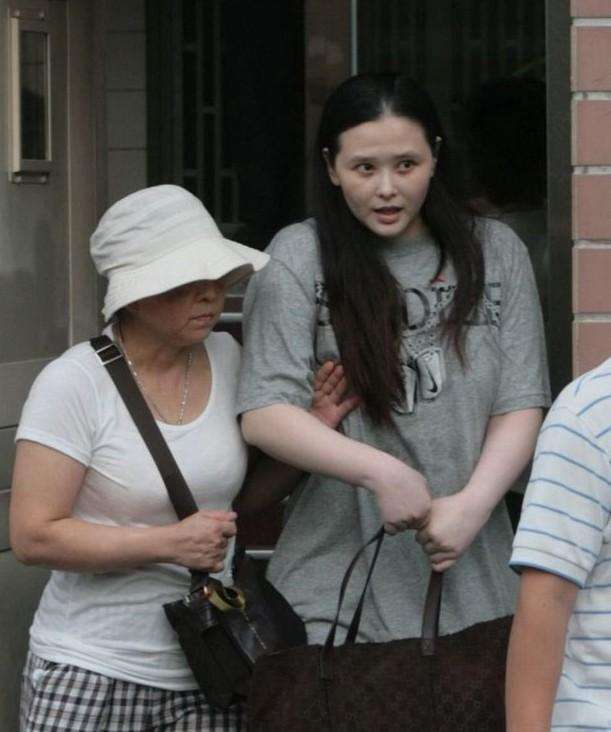 荒唐的萧淑慎：与富商暧昧不清，抢男人成瘾，情定小15岁无业游民