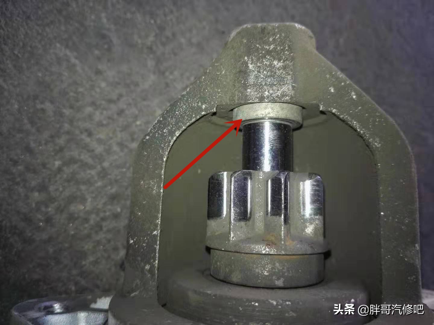 变速箱壳体损坏是维修还是换新,汽车变速箱壳破裂怎么维修