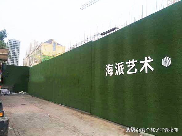 仿真绿草皮围挡,人造仿真假草坪围挡