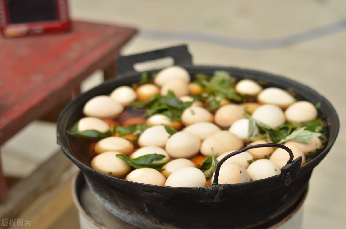 夏至到来，端午悬挂房前的艾草如何处置？5句老话知晓干艾5去处