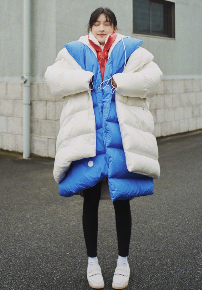 张俪冬季穿搭羽绒服,张俪穿羽绒服
