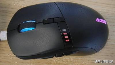 成年人的写字桌,成年人桌面书架