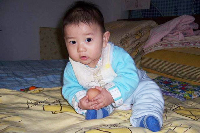 1岁半孩子打人咬人的正确引导,一岁半喜欢打人咬人抓人什么原因