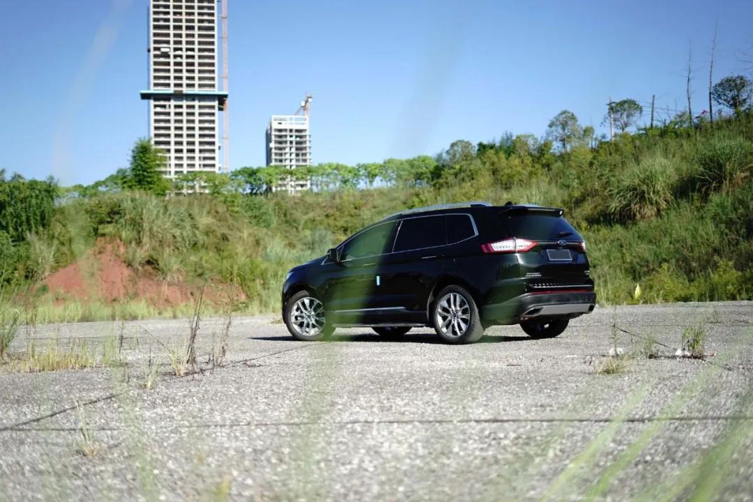 负重前行的路上也要心存美好,负重前行方能完成使命