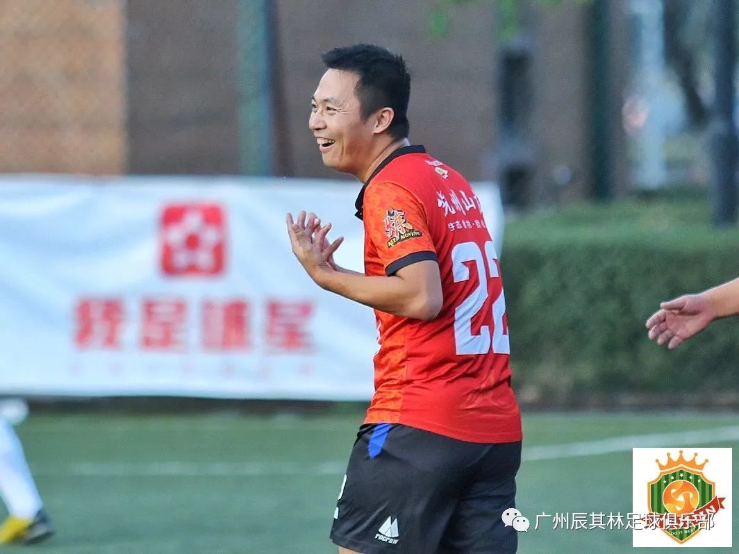 疫情隔离不隔爱主题,足球接力共同抗击疫情