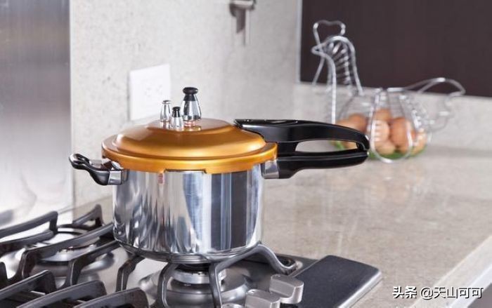 高压锅与电压力锅哪个更实用,电压力锅跟电饭锅哪个好用
