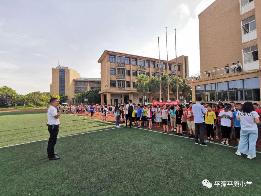 快乐足球追逐梦想放飞未来,快乐足球追逐梦想放飞未来海报