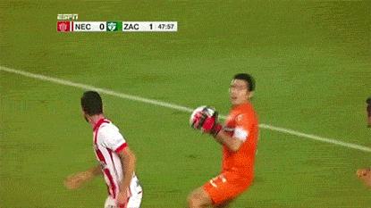 足坛搞笑瞬间加搞笑解说,足坛十大喜闻乐见搞笑瞬间